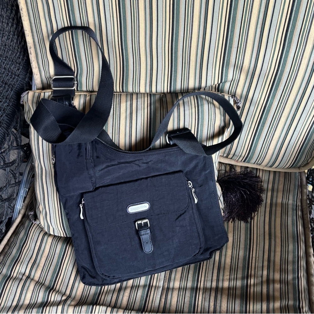 Baggallini Black Crossbody Bag with Durable Design - Picture 2 of 5